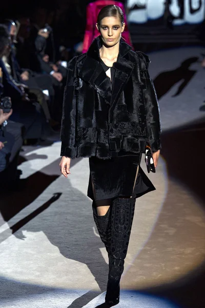Look 15